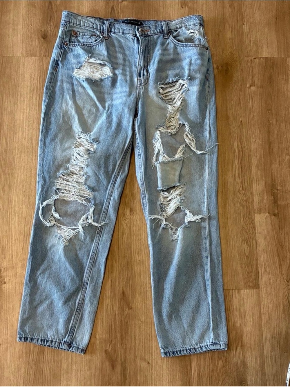 Aeropostale Women’s Light Blue Distressed Mom Jeans Size 10